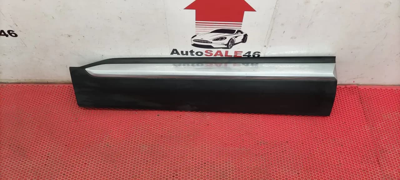 Накладка двери передней левой Hyundai Santa Fe 4