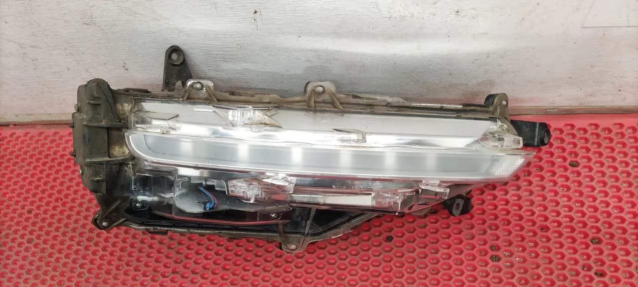 Указатель поворота Toyota Fortuner 2