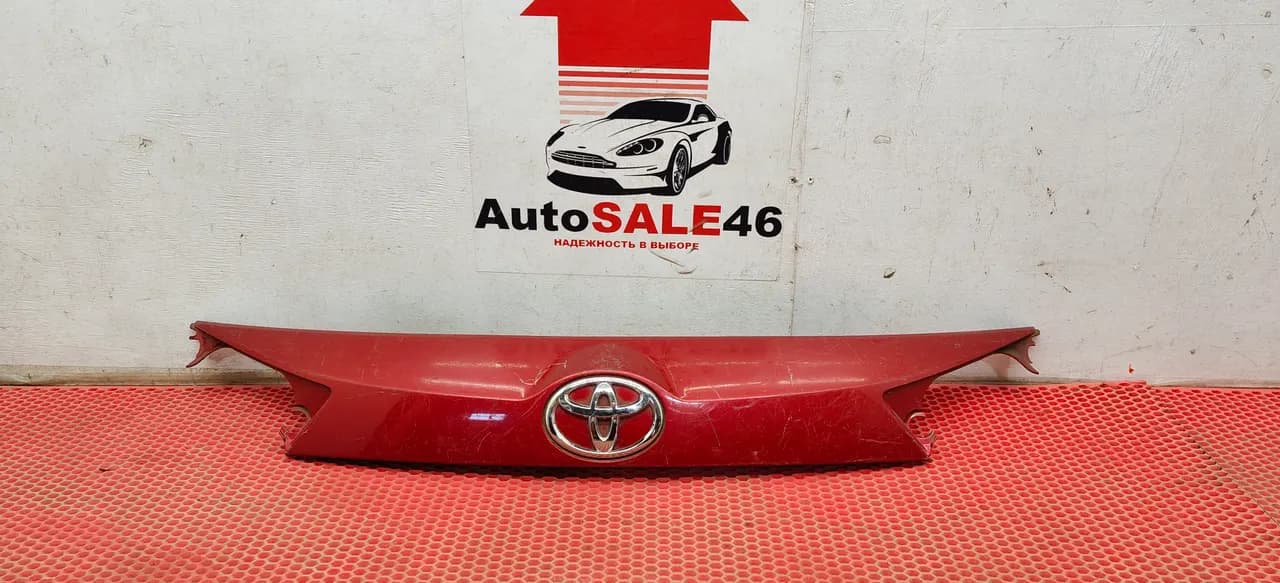 Накладка крышки багажника Toyota Rav4 CA40
