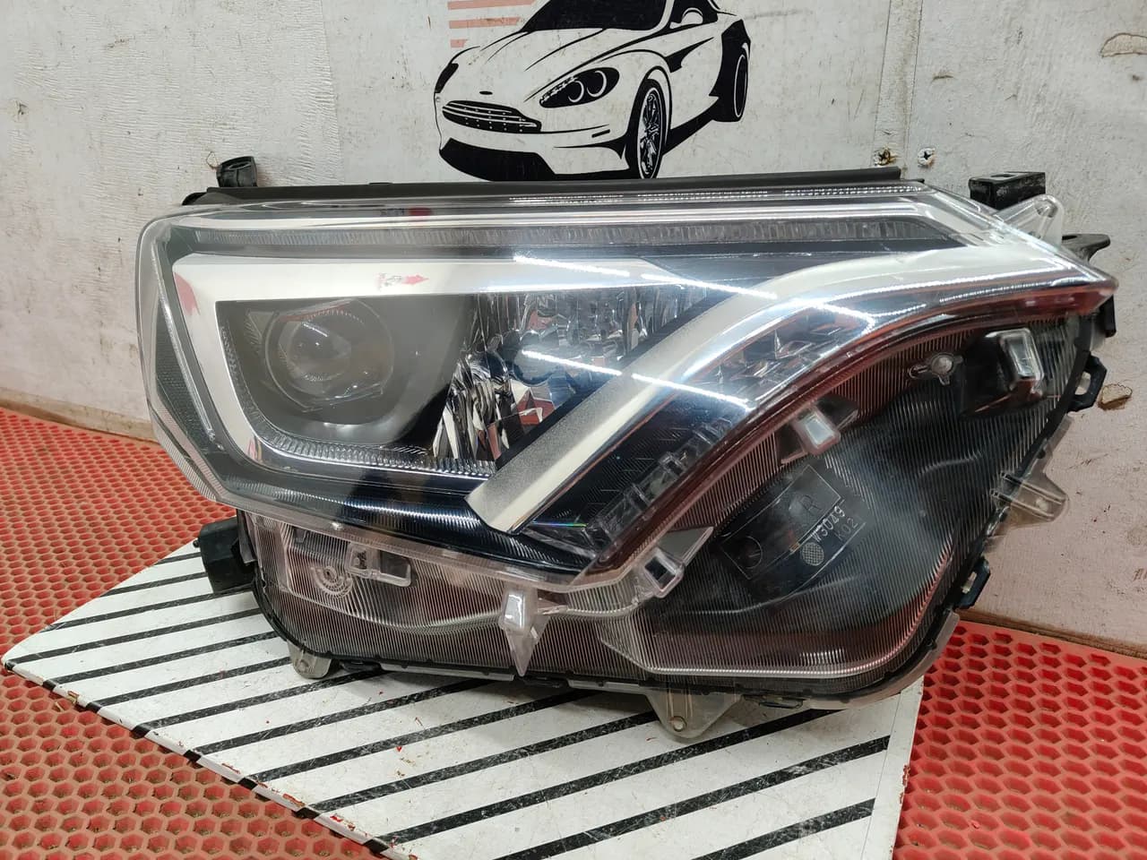 Фара левая Toyota RAV4 CA40 LED оригинал