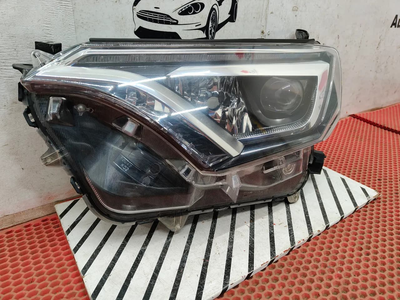 Фара левая Toyota RAV4 CA40 LED оригинал