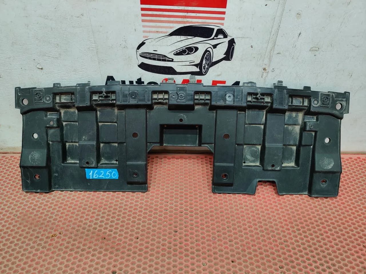 Кожух замка капота Chery Tiggo 8 Pro