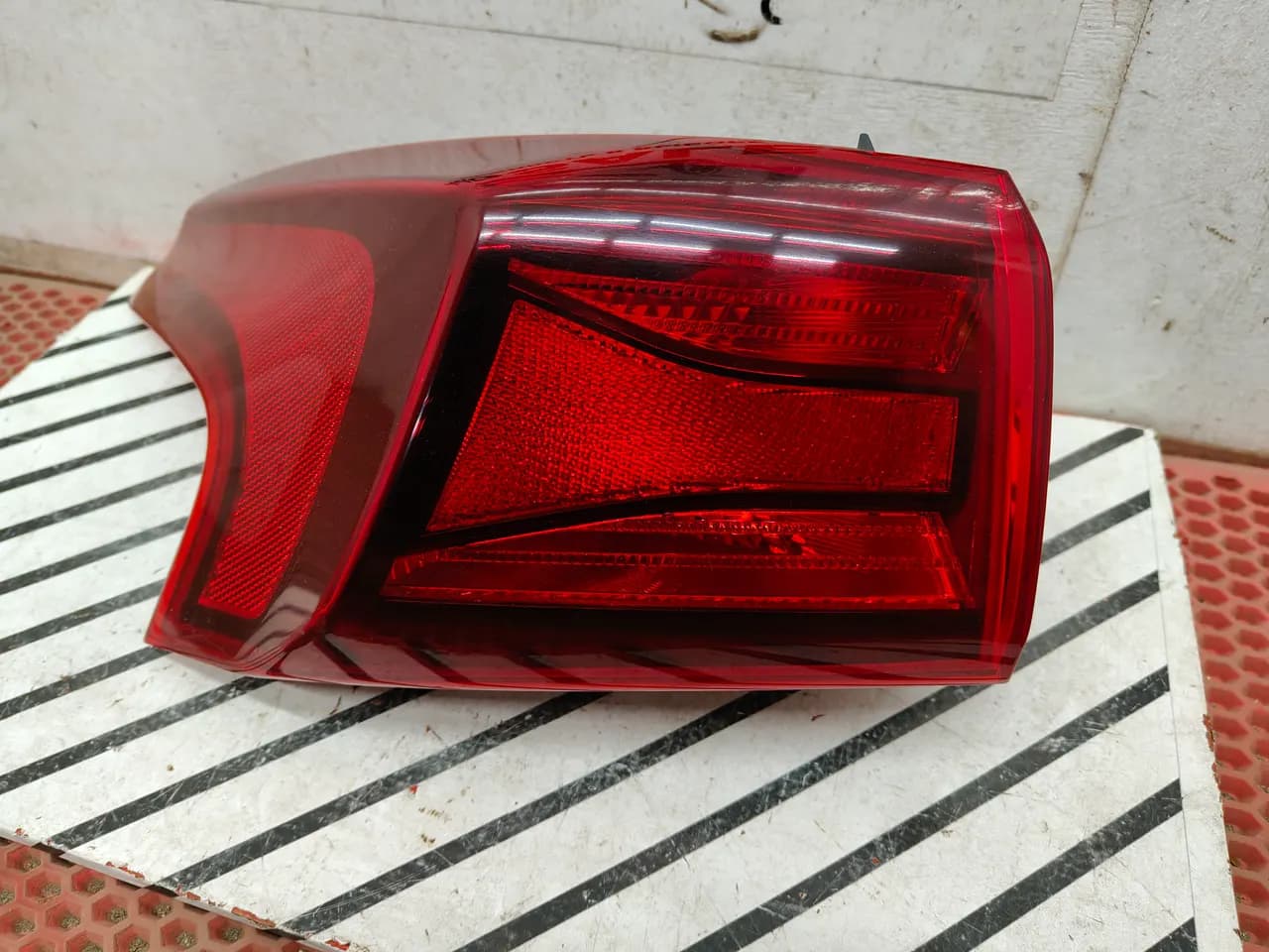 Фонарь задний левый Hyundai Santa Fe IV