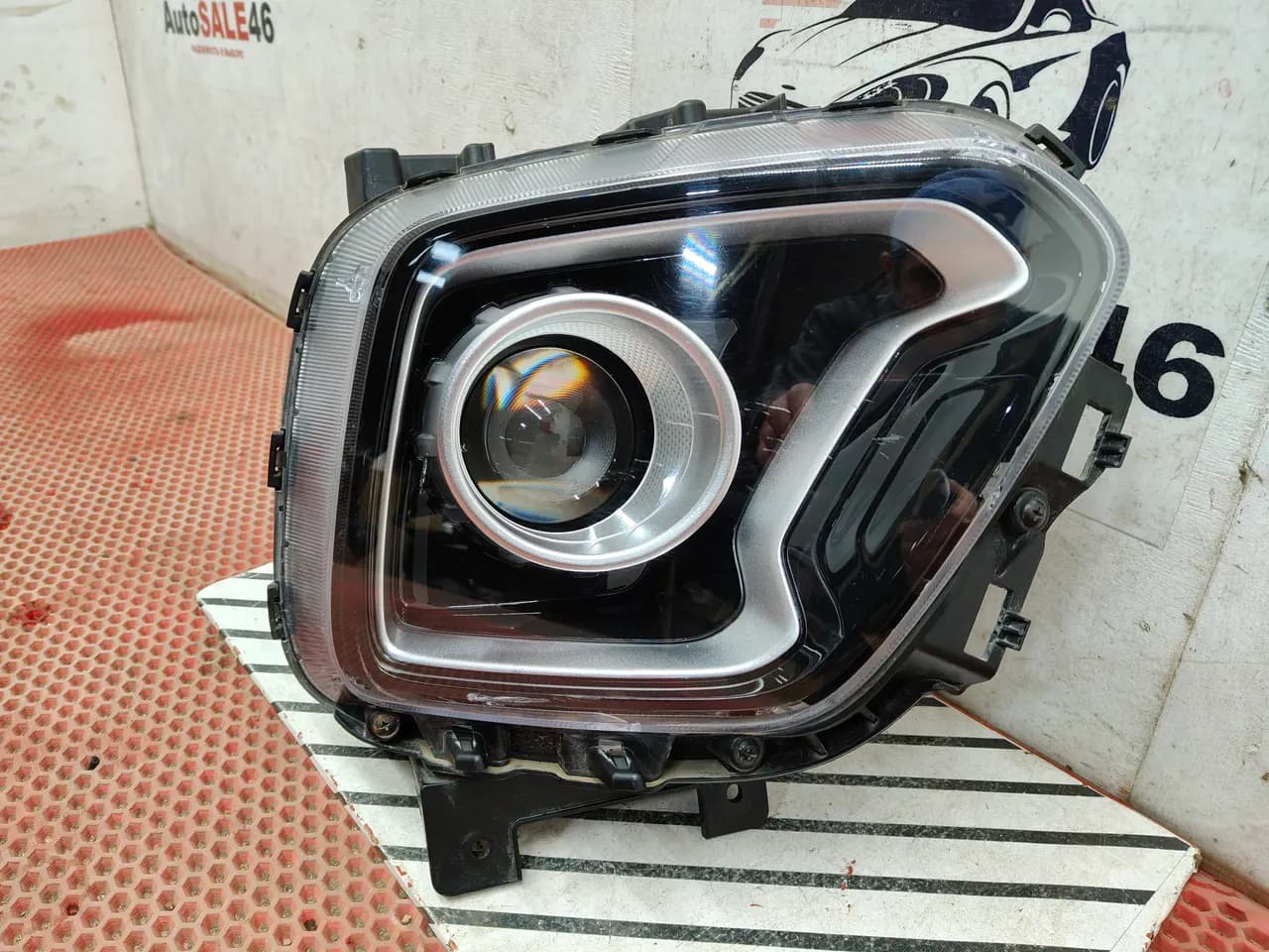 Фара правая Kia Soul III SK3