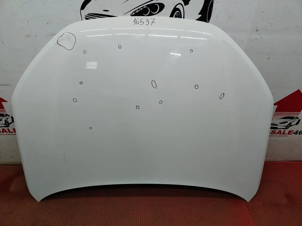 Капот Lada Granta FL с точечными дефектами