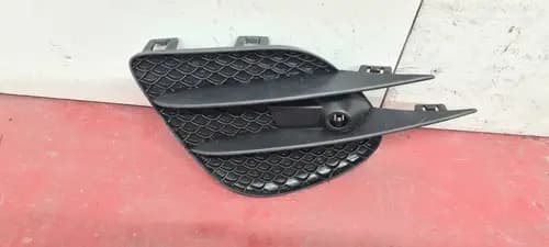 Решетка левая бампера переднего Mercedes GLC x253