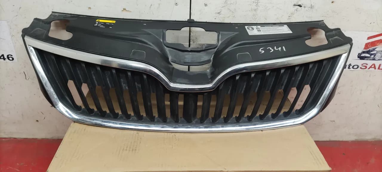 Решетка радиатора Skoda Rapid