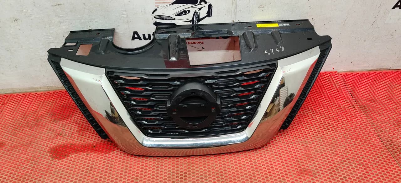 Решетка радиатора Nissan X-Trail T32