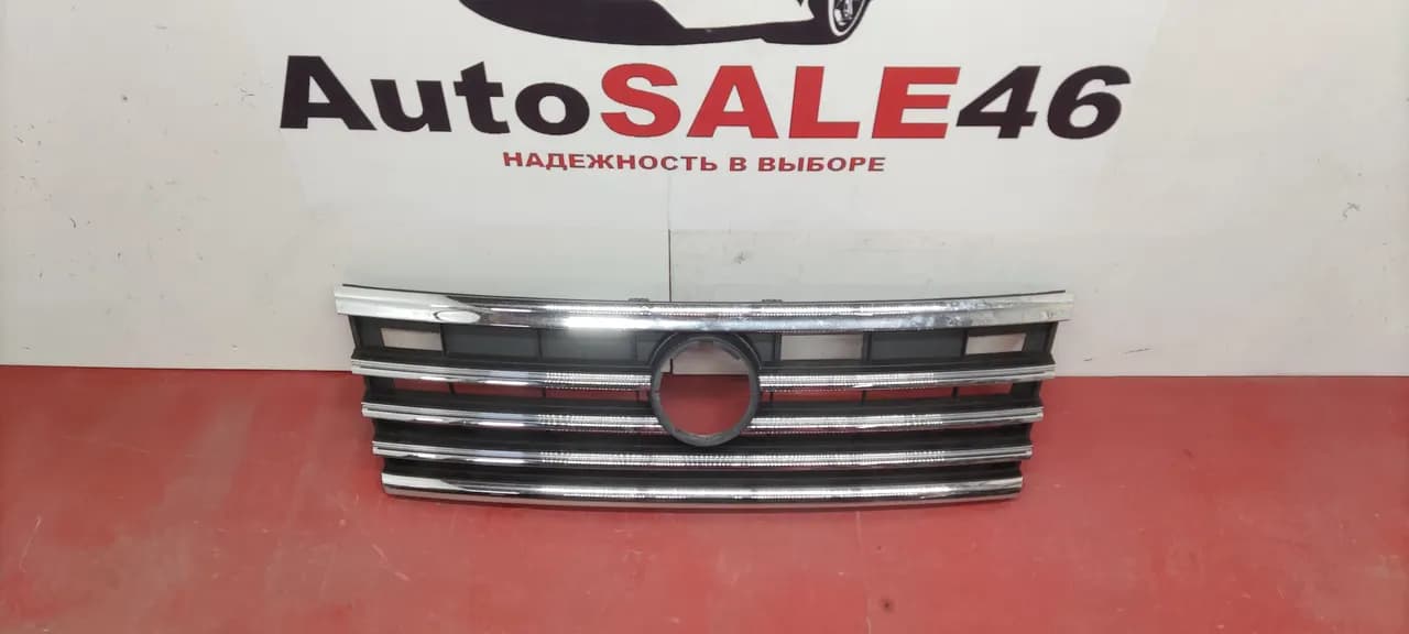 Решетка радиатора Volkswagen Touareg 3