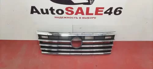 Решетка радиатора Volkswagen Touareg 3