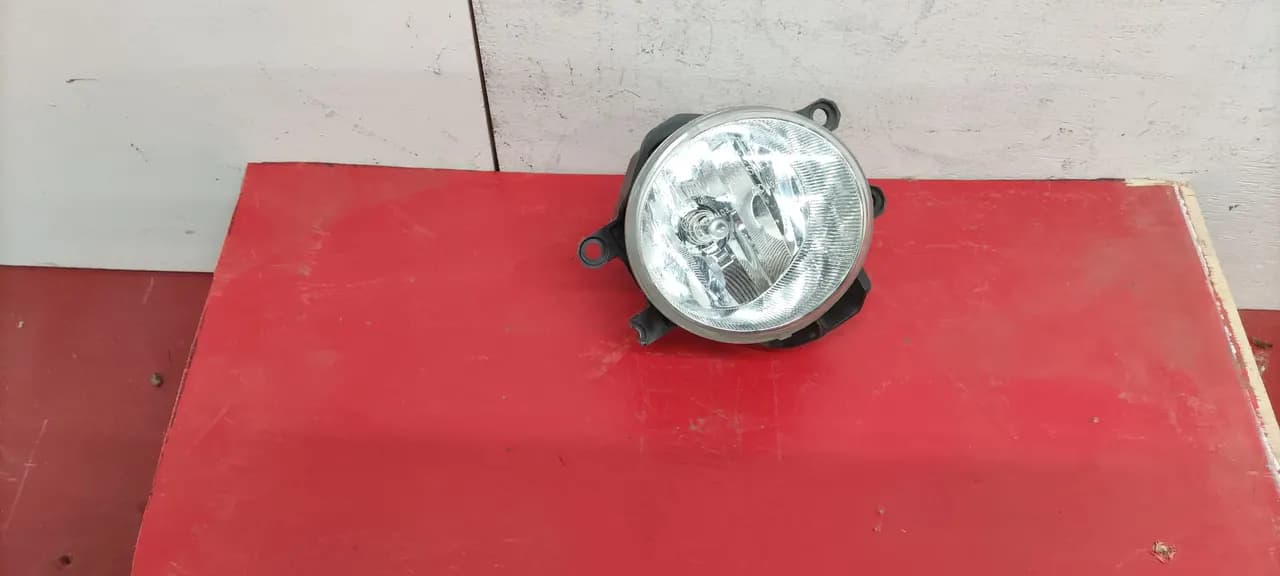 Противотуманная фара правая Toyota Rav4 XA40
