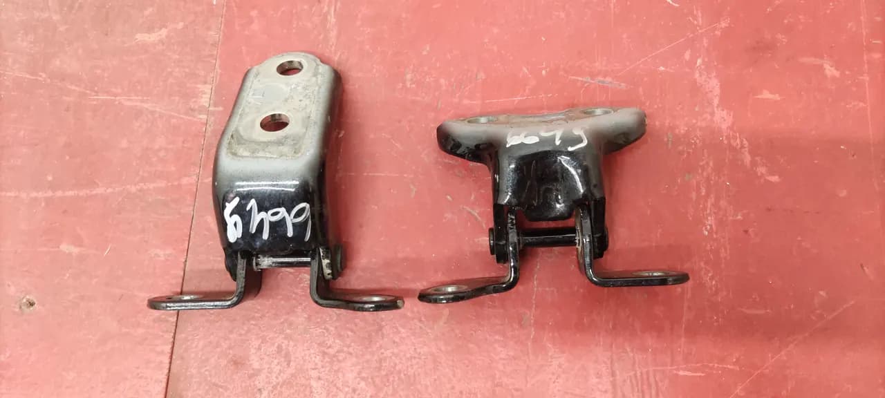 Петли двери Toyota Rav4 CA40