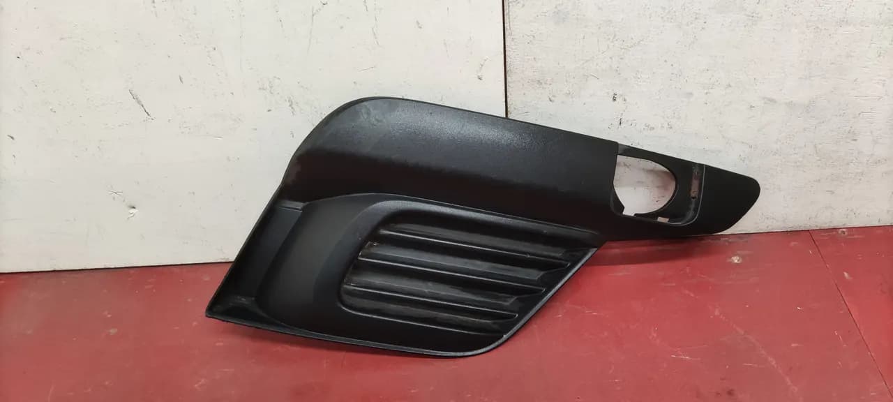 Накладка бампер передняя правая Renault Logan 2