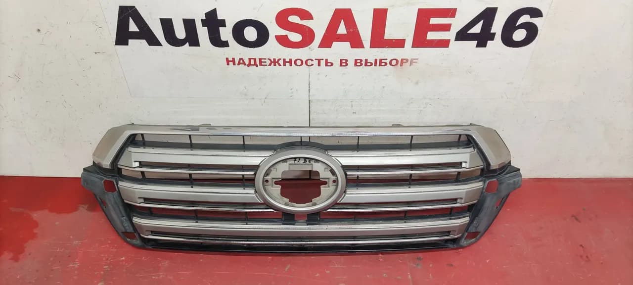 Решетка радиатора Toyota Land Cruiser 200