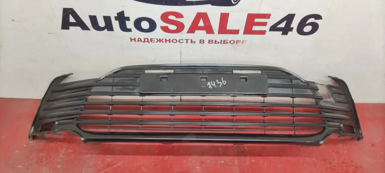 Решетка переднего бампера Toyota Camry V70