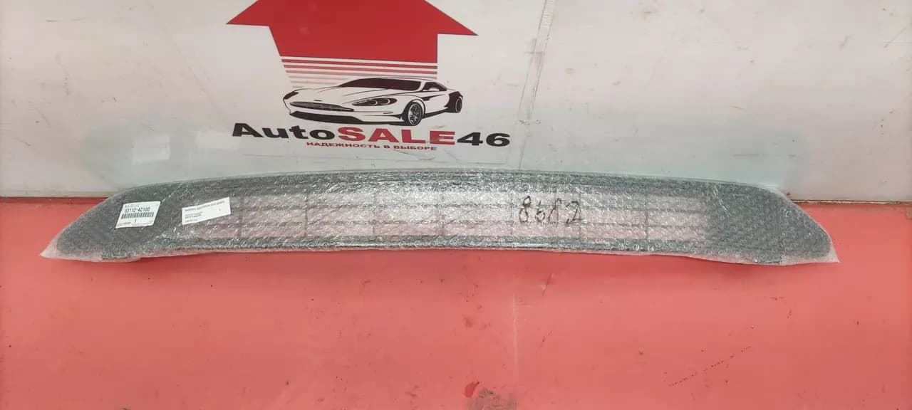 Решетка переднего бампера Toyota Rav4